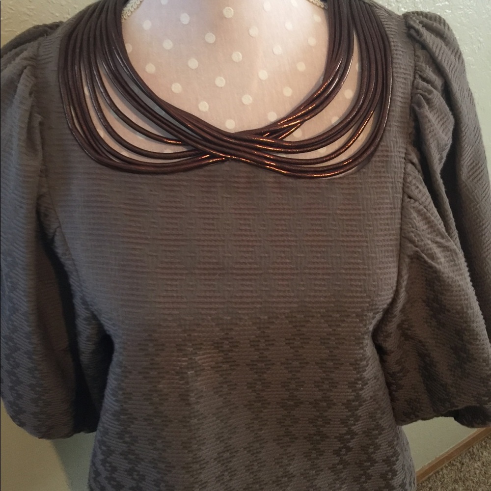 Bcbg blouse with beautiful coiled collar
